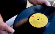 Canciones extranjeras de un viejo disco de vinilo